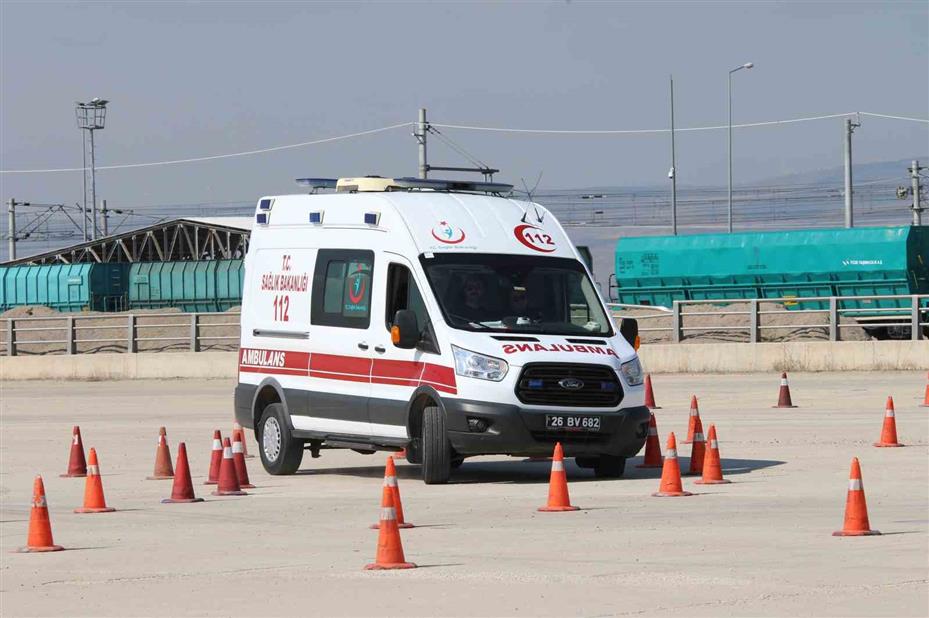 Eskişehir’de ambulans sürücülerine güvenli ve kontrollü sürüş eğitimi verildi