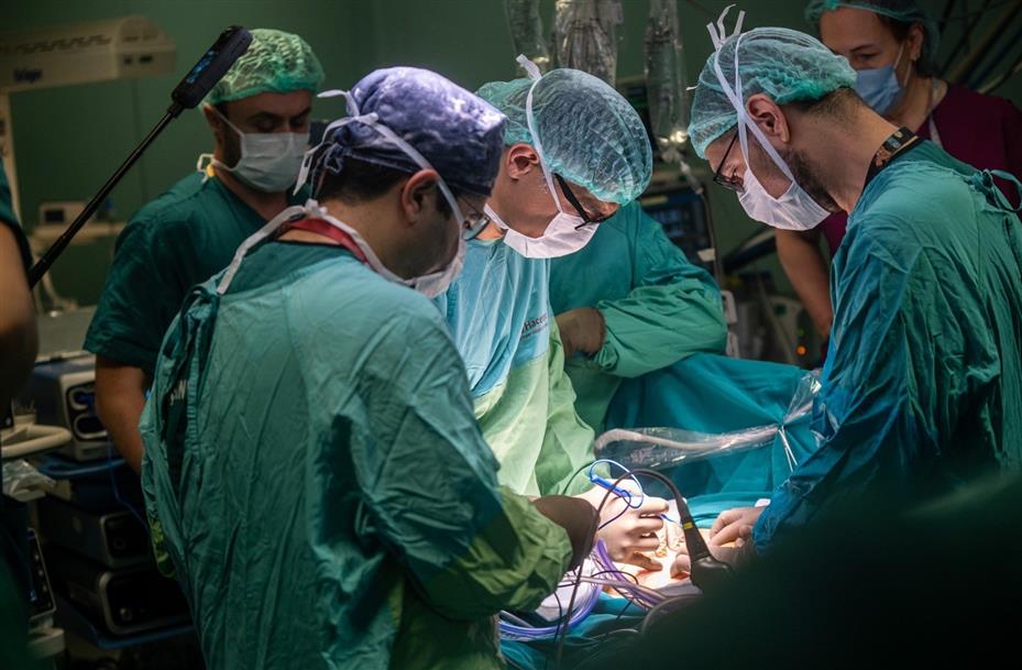 Henüz doğmamış bebeklere anne karnında operasyon gerçekleştirildi