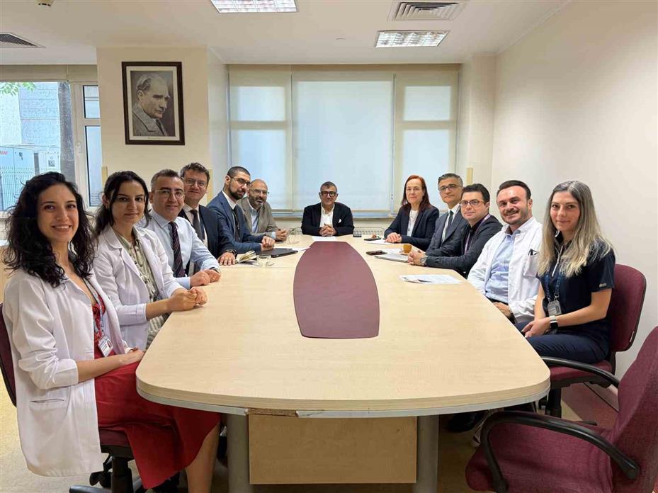 Henüz doğmamış bebeklere anne karnında operasyon gerçekleştirildi