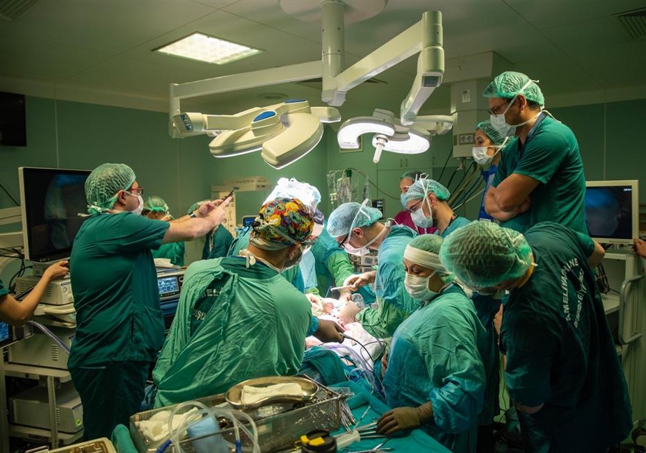Henüz doğmamış bebeklere anne karnında operasyon gerçekleştirildi