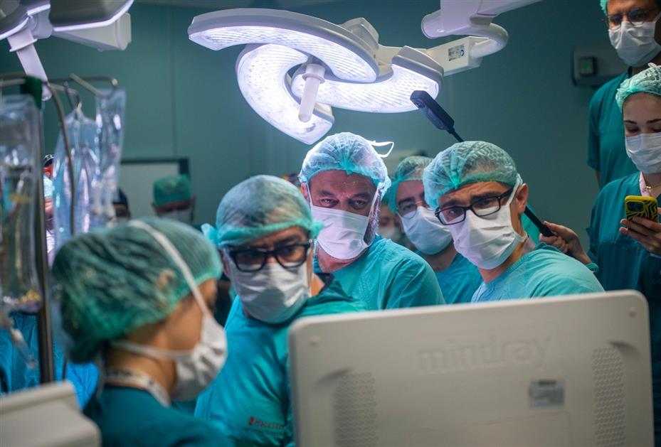Henüz doğmamış bebeklere anne karnında operasyon gerçekleştirildi