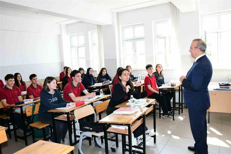 İl Milli Eğitim Müdürü Aydın, öğretmen ve öğrencilerle bir araya geldi