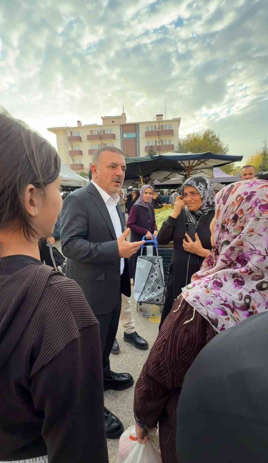 Sincan Belediye Başkanı Ercan semt pazarlarını ziyaret etti