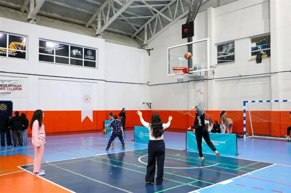 Sivas’ta yurtlarda spor şöleni düzenlendi