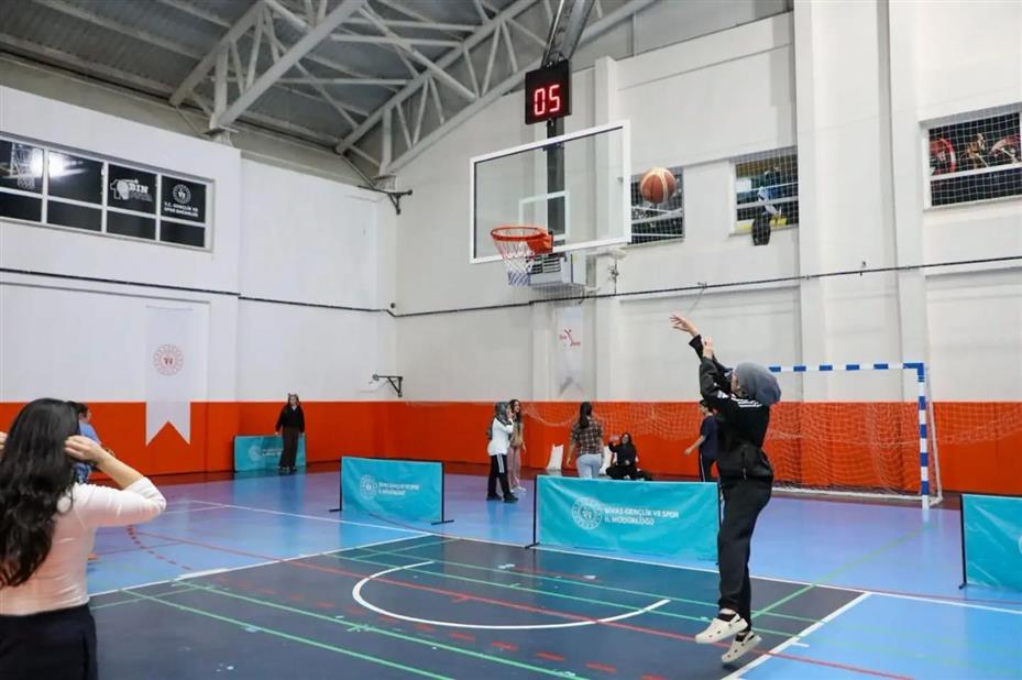 Sivas’ta yurtlarda spor şöleni düzenlendi