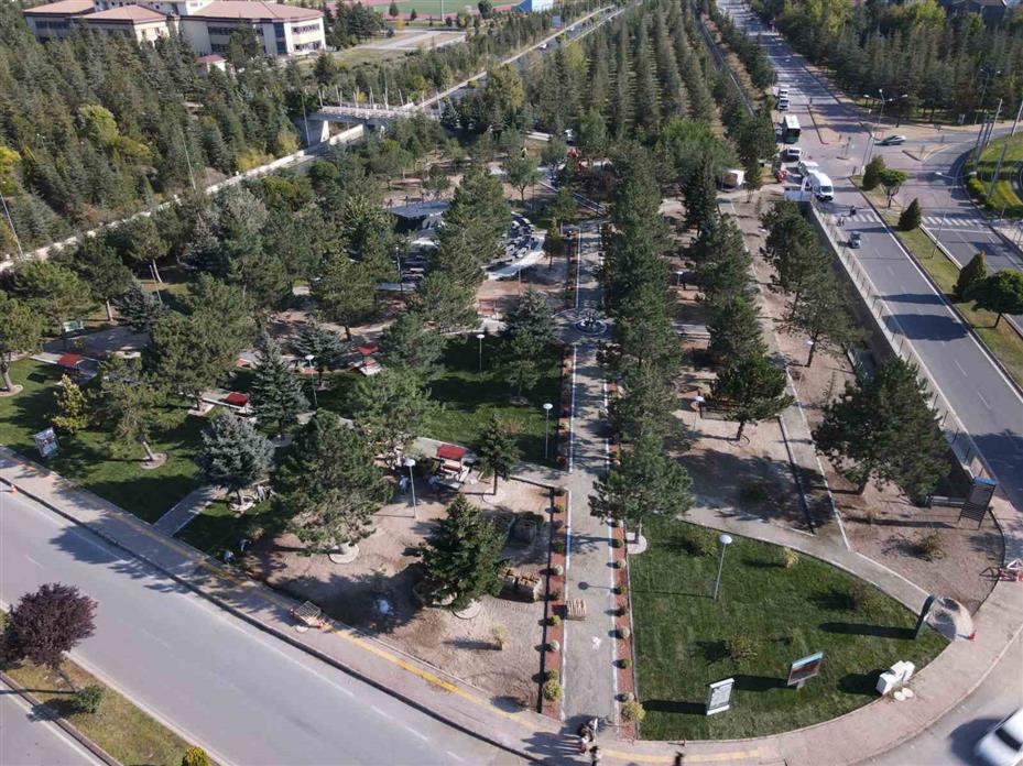 Rektör Prof. Dr. Altun, yapımı devam eden parkı inceledi