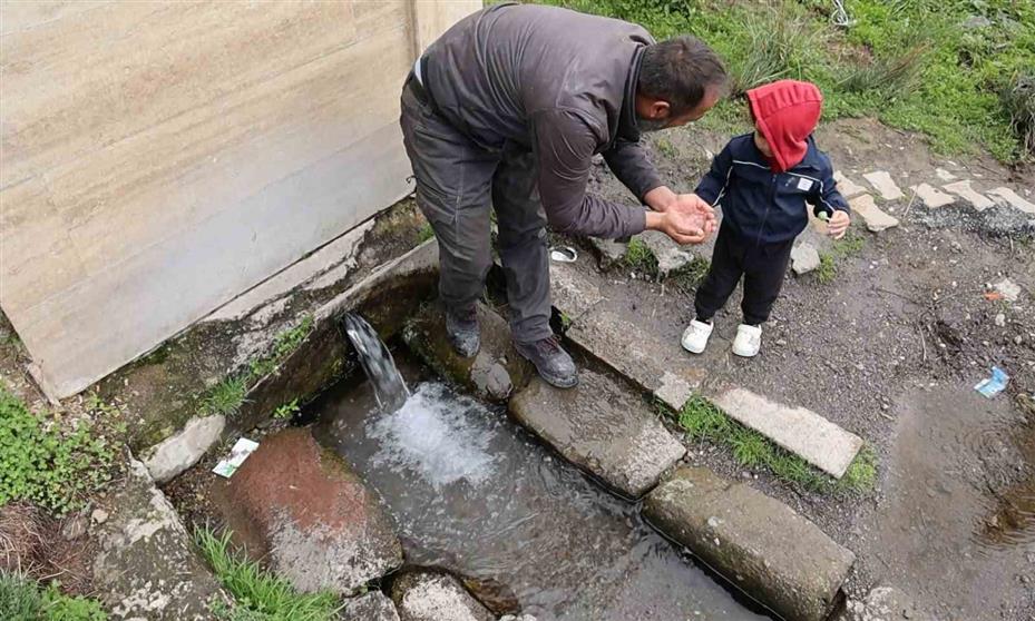 Aksaray’da yeraltından gazlı su çıkıyor