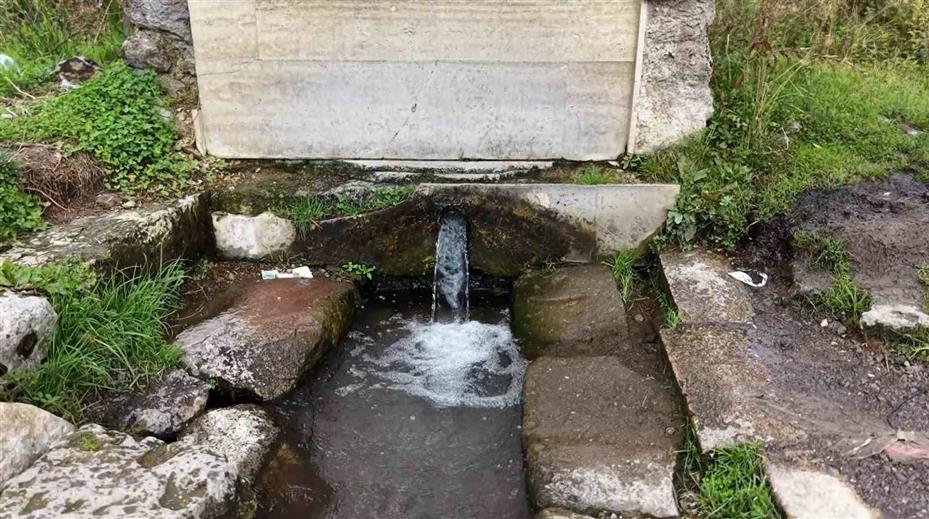Aksaray’da yeraltından gazlı su çıkıyor