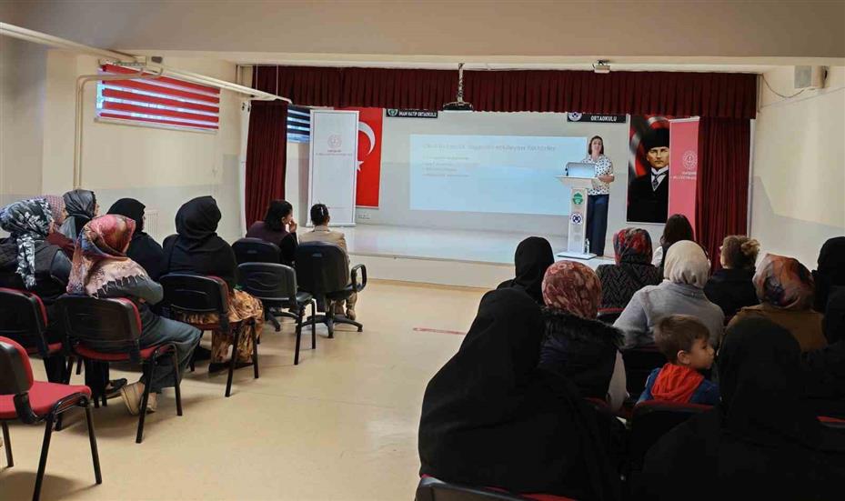 "Bilge Aileden Bilinçli Topluma Projesi" kapsamında velilere seminer verildi