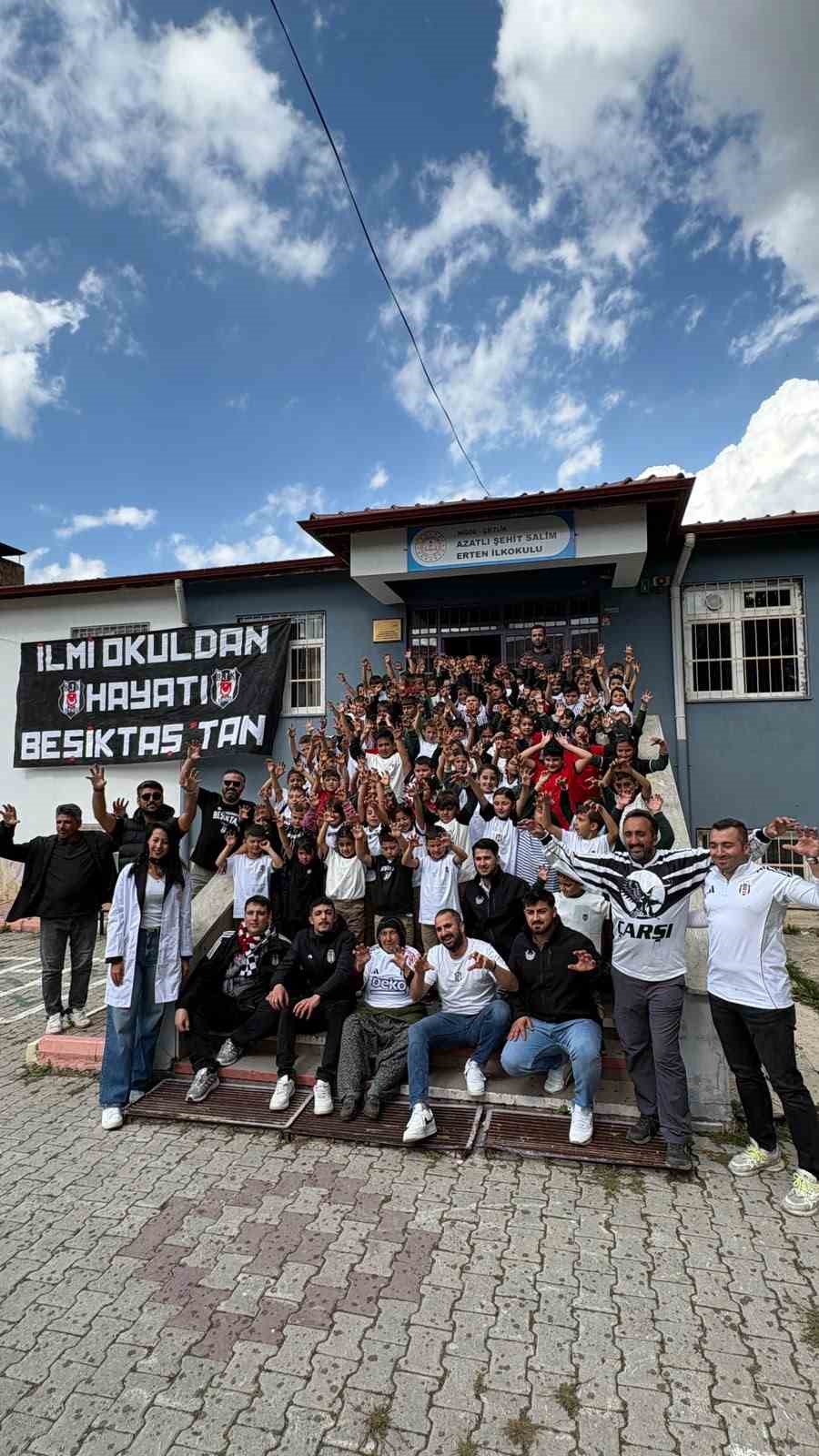 Niğde’de Beşiktaş taraftarlarından öğrencilere anlamlı hediye