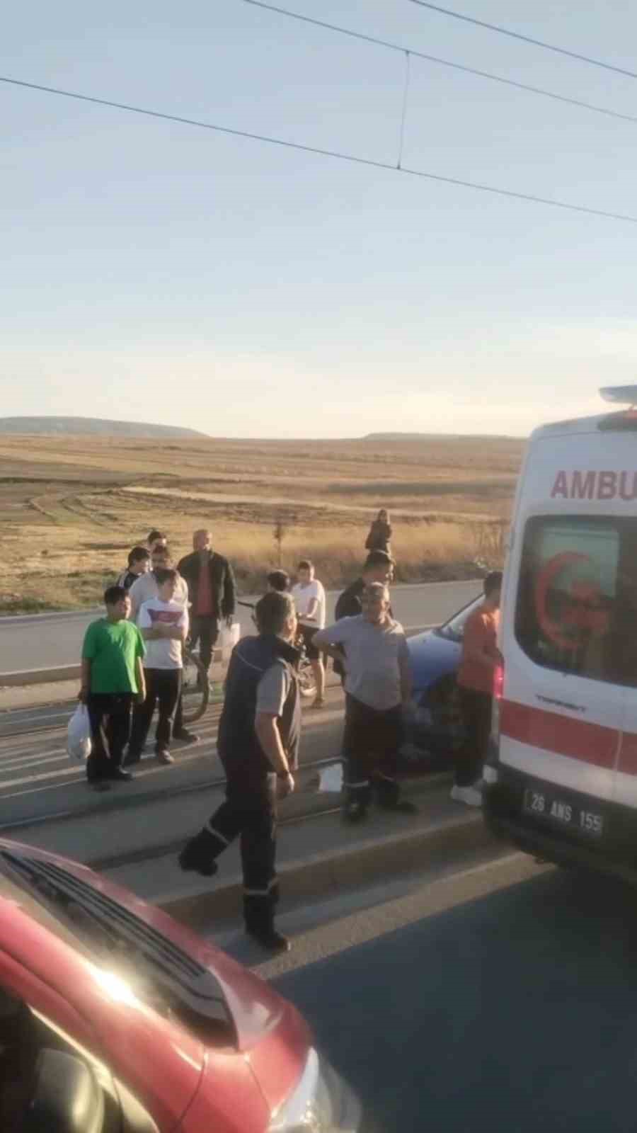Eskişehir’de tramvay yolu üzerinde araç kazası