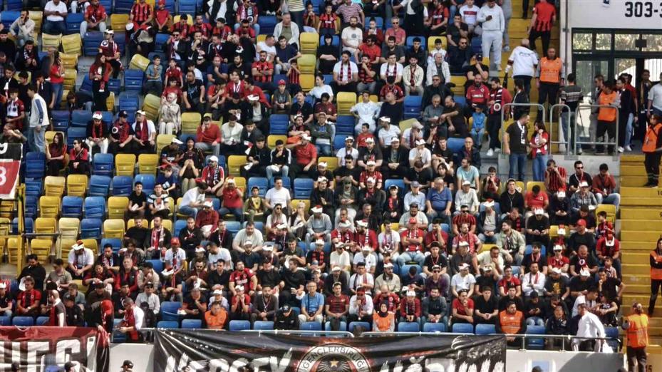 Gençlerbirliği taraftarından isyan: "Yönetim uyuma, taraftarın dışarıda"