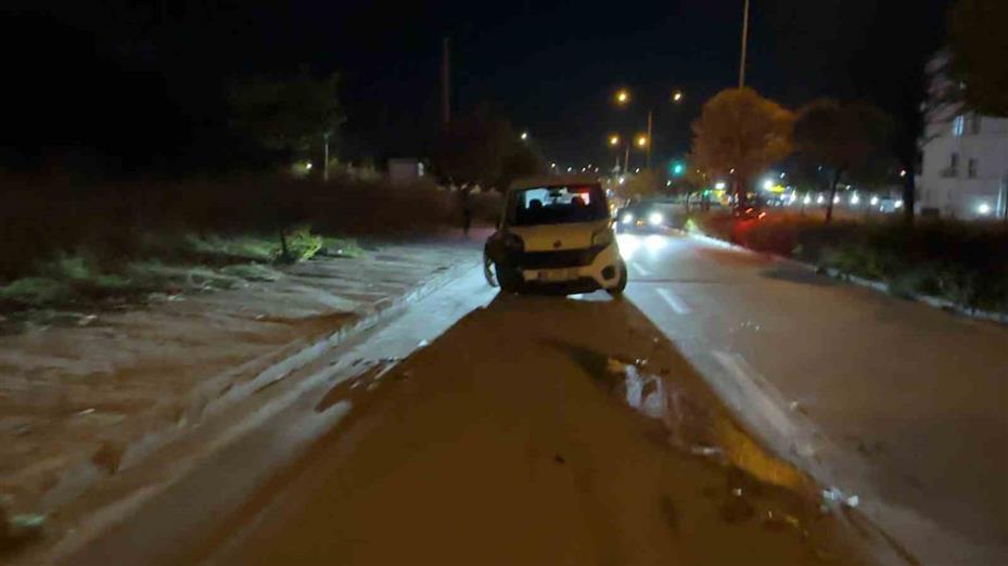 Eskişehir’de hafif ticari araç ile otomobil çarpıştı