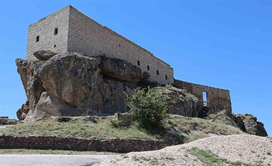 Yüksek Kilise yerli ve yabancı turistleri ağırlamaya devam ediyor