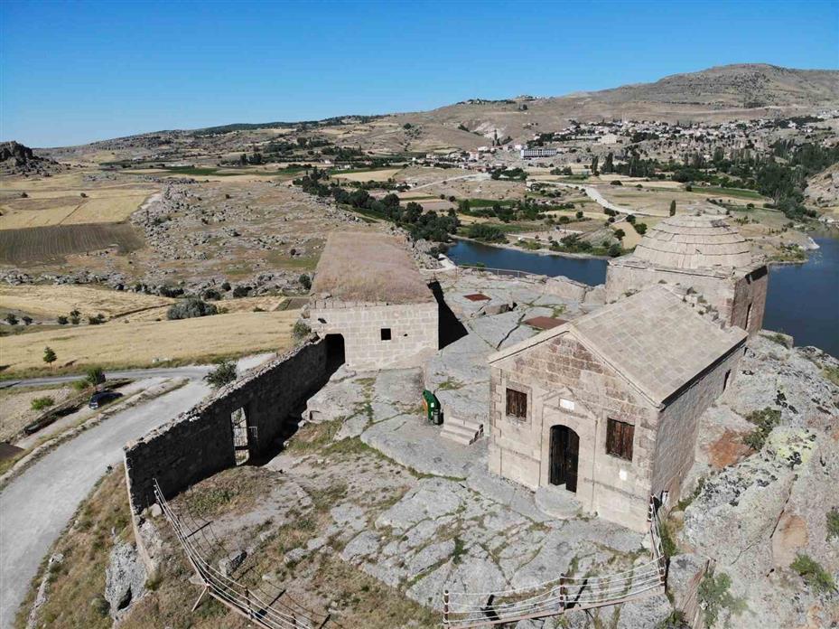 Yüksek Kilise yerli ve yabancı turistleri ağırlamaya devam ediyor