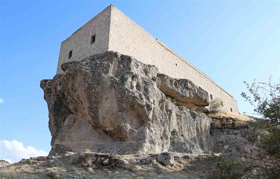 Yüksek Kilise yerli ve yabancı turistleri ağırlamaya devam ediyor