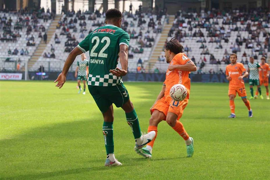 Trendyol Süper Lig: Konyaspor: 0 - Başakşehir: 0 (İlk yarı)