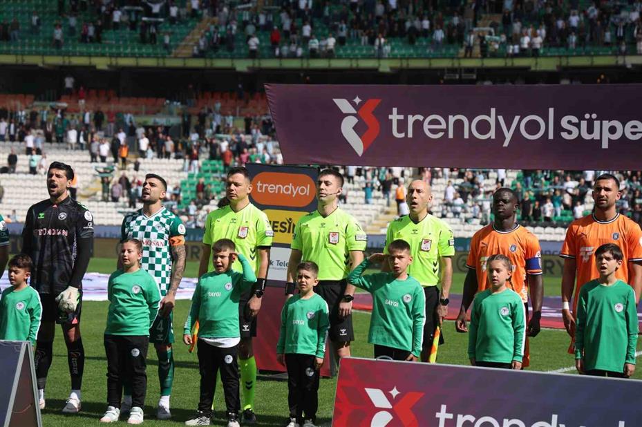Trendyol Süper Lig: Konyaspor: 0 - Başakşehir: 0 (İlk yarı)