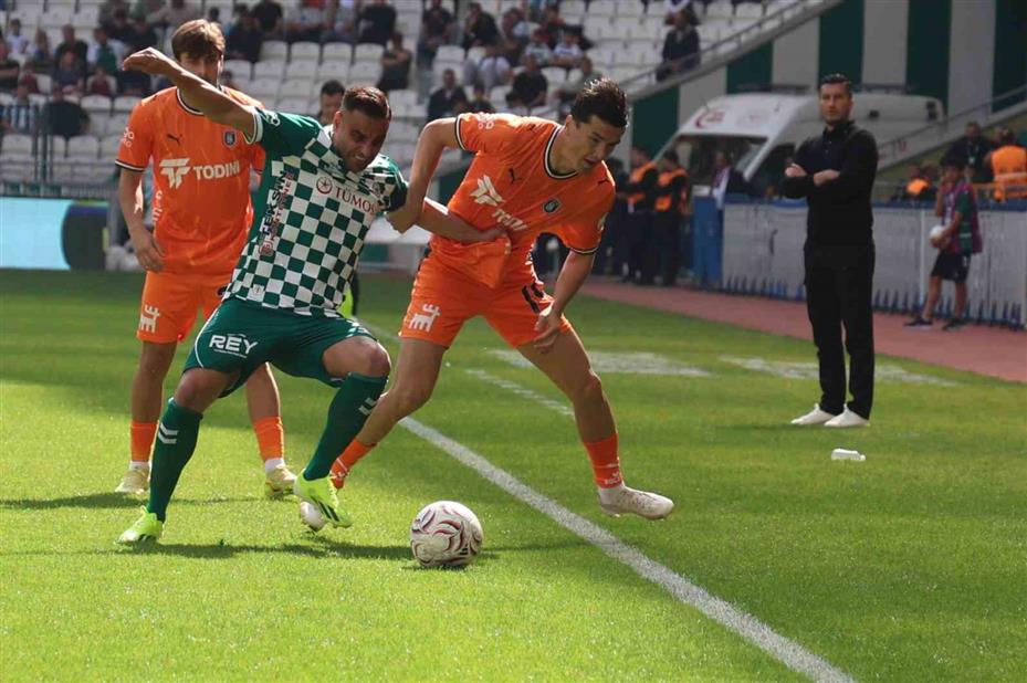 Trendyol Süper Lig: Konyaspor: 0 - Başakşehir: 0 (İlk yarı)