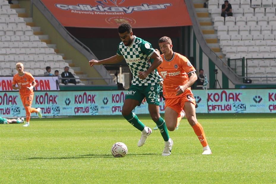 Trendyol Süper Lig: Konyaspor: 0 - Başakşehir: 0 (İlk yarı)