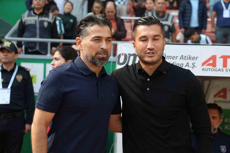 Trendyol Süper Lig: Konyaspor: 0 - Başakşehir: 0 (İlk yarı)