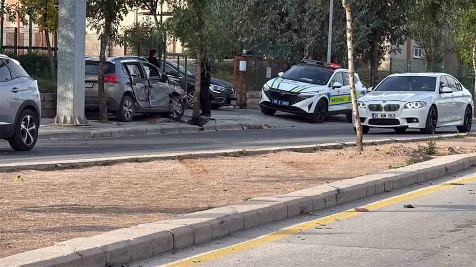 Alkollü sürücünün karıştığı kazada ters yöne giren SUV araç hurdaya döndü, 1 kişi yaralandı