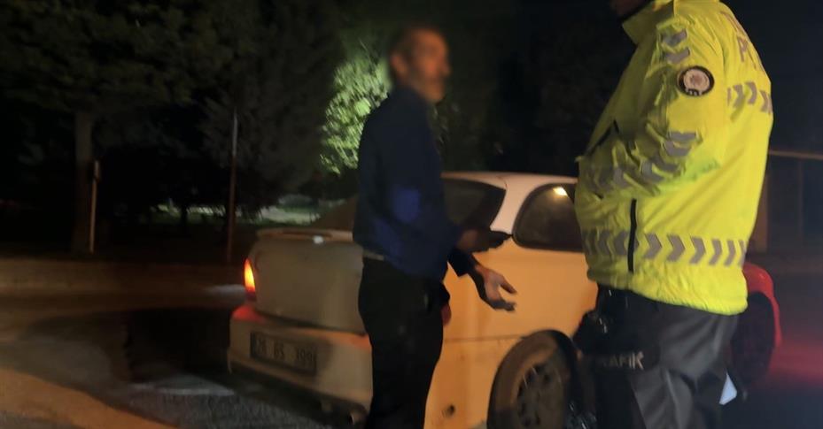 Alkollü yakalanan sürücünün arkadaşı: "Bu şoför salak, ben size yakalanmam"