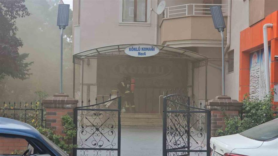 9 katlı binanın çatı katında yangın