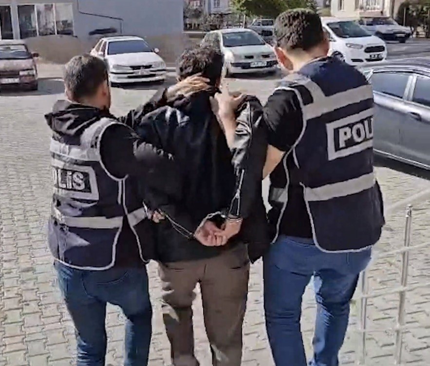 Kayseri’de ‘silahlı yağma’ suçundan 36 yıl kesinleşmiş hapis cezasıyla aranan şahıs yakalandı