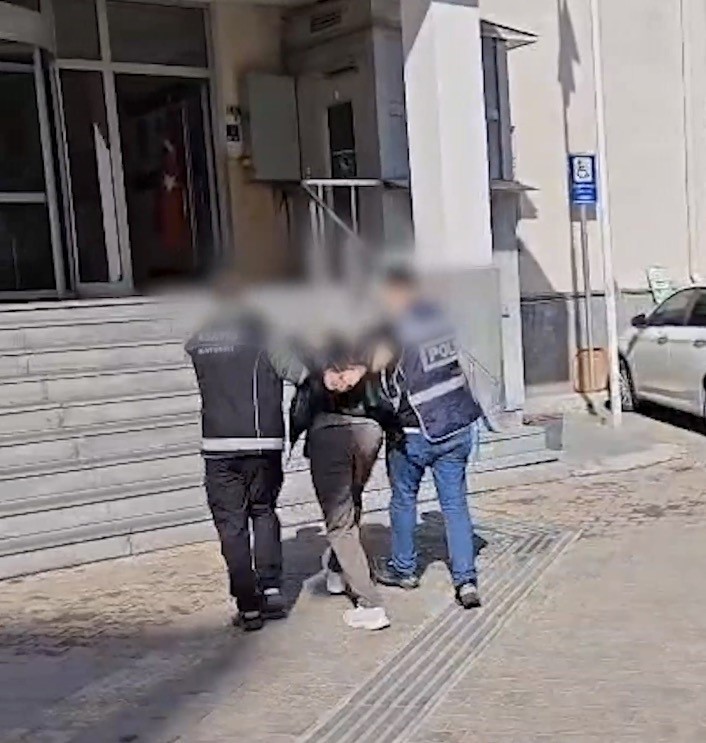 Kayseri’de ‘silahlı yağma’ suçundan 36 yıl kesinleşmiş hapis cezasıyla aranan şahıs yakalandı