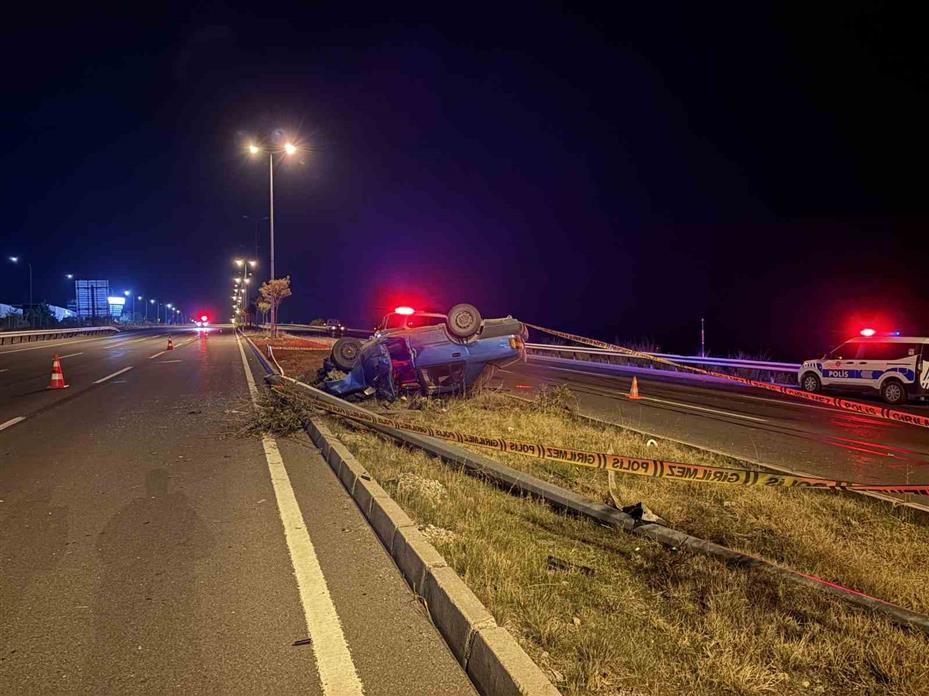 Kayseri’de aydınlatma direğine çarpan otomobil takla attı: 2 ağır yaralı