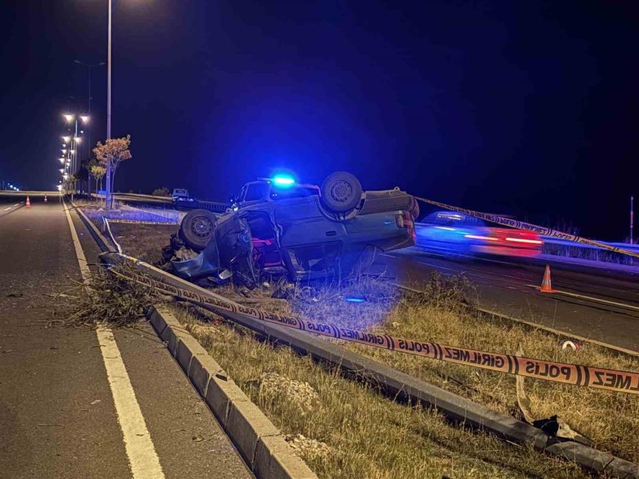 Kayseri’de aydınlatma direğine çarpan otomobil takla attı: 2 ağır yaralı