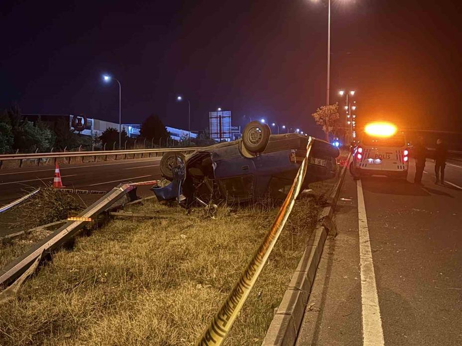 Kayseri’de aydınlatma direğine çarpan otomobil takla attı: 2 ağır yaralı