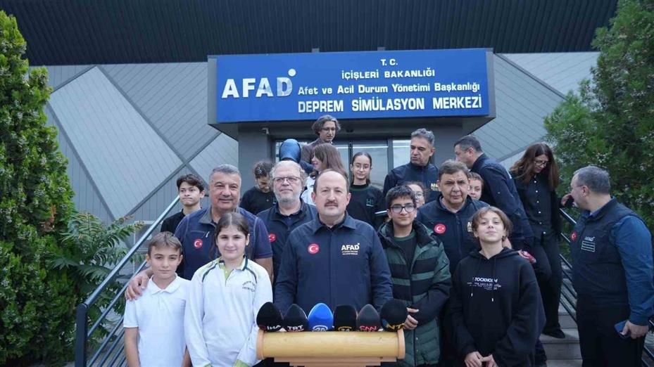 Öğrencilere simülasyonla deprem eğitimi