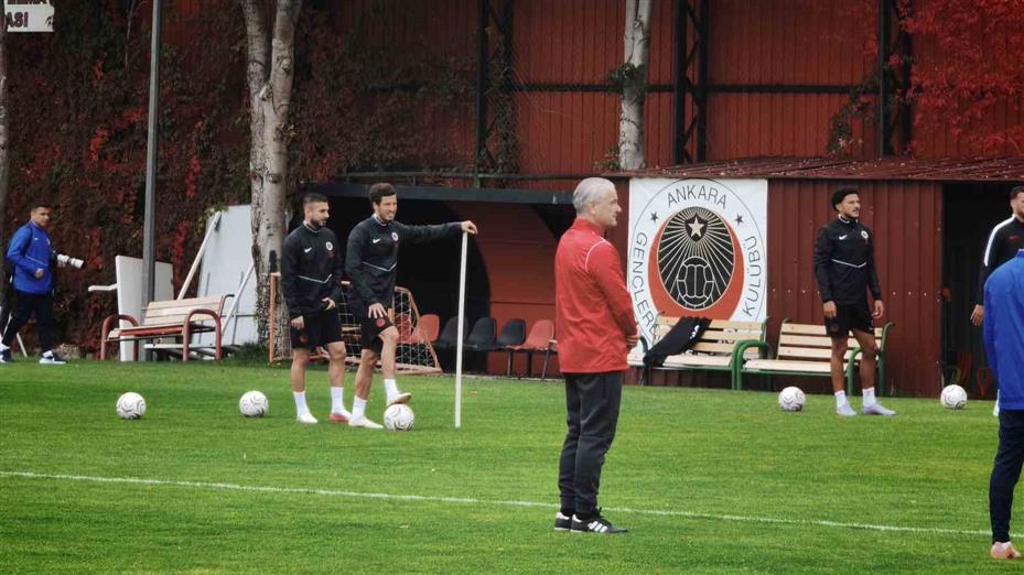 Bernd Storck: "Galatasaray’a karşı iyi bir maç çıkaracağımızı düşünüyorum"