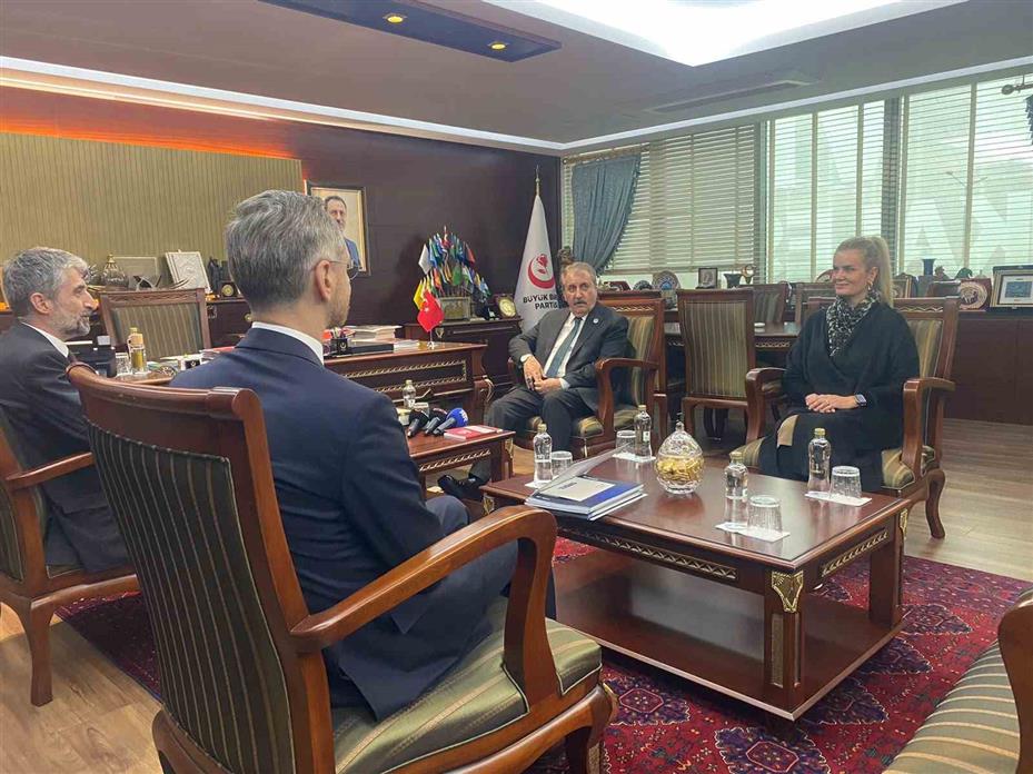 Destici: "Pandemi sürecini, Ukrayna-Rusya savaşındaki süreci Türkiye gerçekten iyi yönetti"
