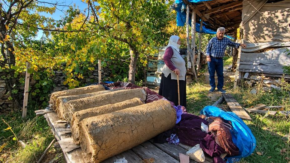 85 yaşında karakovan balı üretiyor