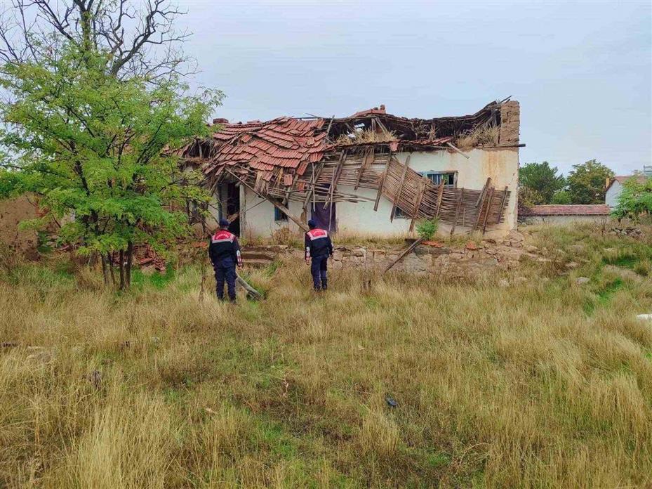 Eskişehir’de jandarmadan okul çevreleri ve servislere yönelik denetim
