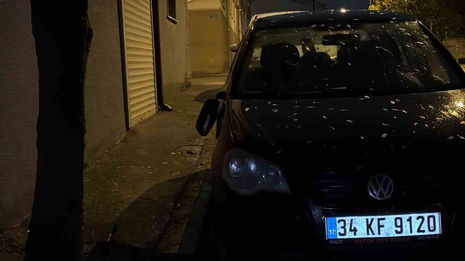 Odunpazarı’nda park halindeki iki aracın kırık dikiz aynaları dikkat çekti