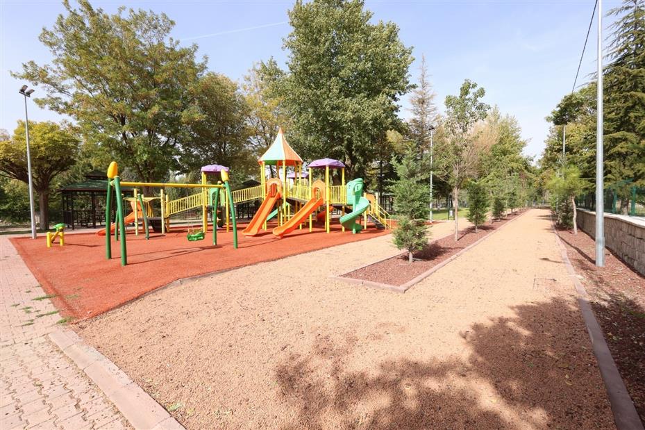 Gürpınar mahallesinde yenilenen Deringöz Parkı ve yüzme havuzu tanıtılacak