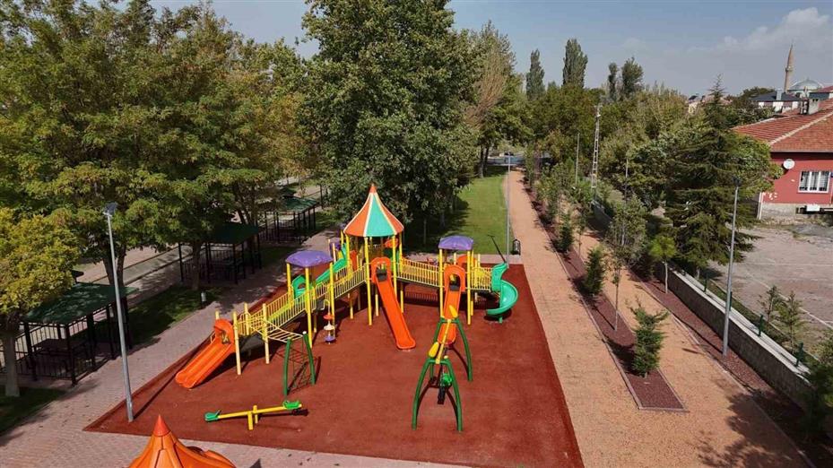Gürpınar mahallesinde yenilenen Deringöz Parkı ve yüzme havuzu tanıtılacak