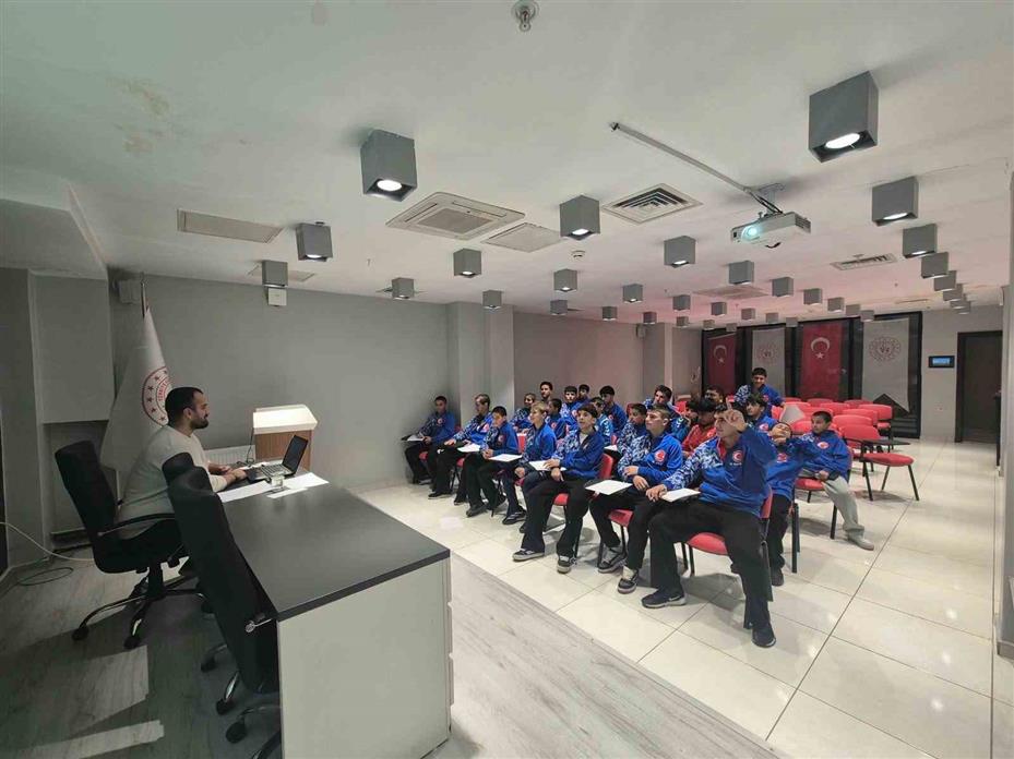 Kayseri’de güreşçilere ’Zihinsel Performans’ Semineri