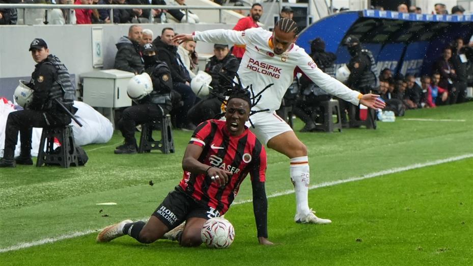 Trendyol Süper Lig: Gençlerbirliği: 0 - Galatasaray: 0 (İlk yarı)