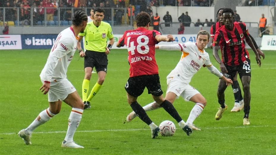 Trendyol Süper Lig: Gençlerbirliği: 0 - Galatasaray: 0 (İlk yarı)