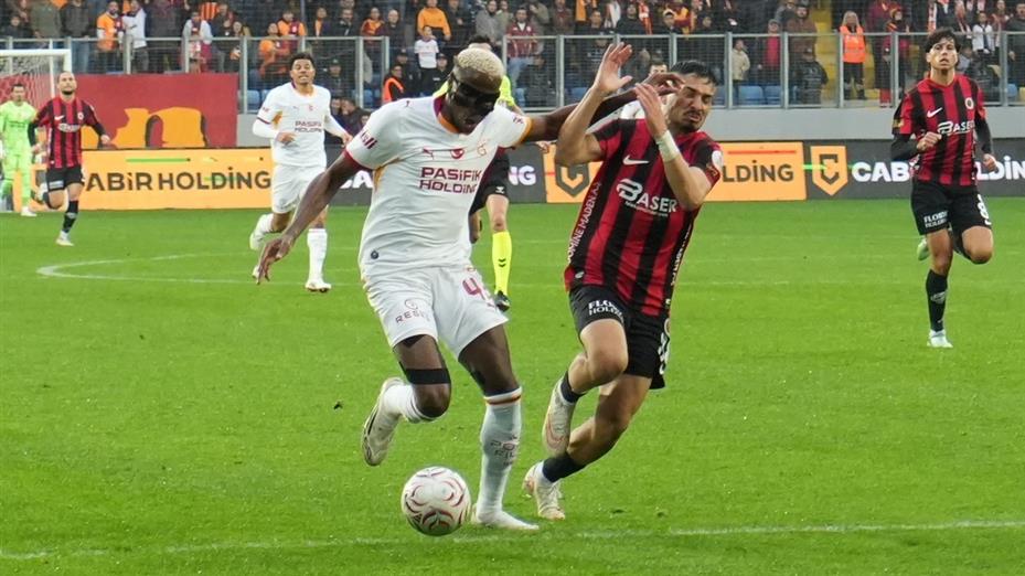 Trendyol Süper Lig: Gençlerbirliği: 0 - Galatasaray: 0 (İlk yarı)