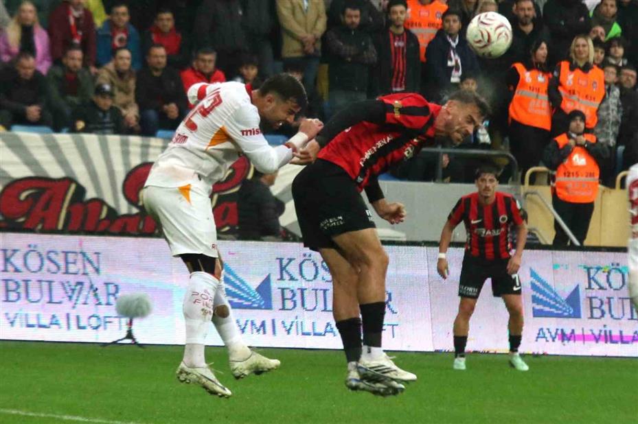 Trendyol Süper Lig: Gençlerbirliği: 0 - Galatasaray: 0 (İlk yarı)