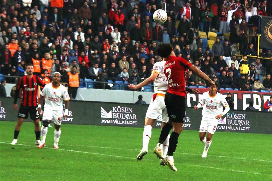 Trendyol Süper Lig: Gençlerbirliği: 0 - Galatasaray: 0 (İlk yarı)