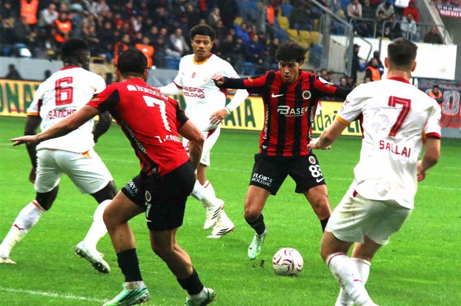 Trendyol Süper Lig: Gençlerbirliği: 0 - Galatasaray: 0 (İlk yarı)
