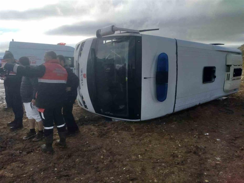 Cezaevi nakil aracı devrildi, 7 kişi yaralandı