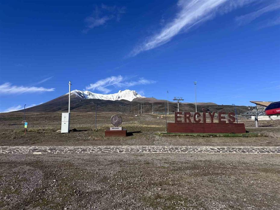 Erciyes Dağı’nda yürüyüş yaparken düşüp yaralanan turistler için ekipler seferber oldu